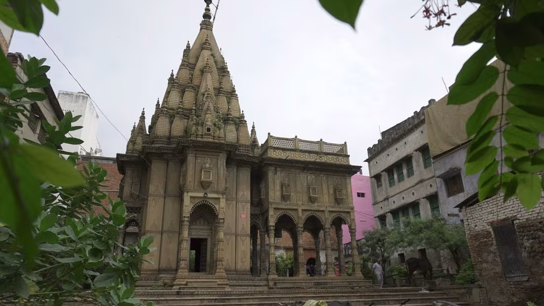 Beyond the Ghats: Capturing the Secret Alleys and Hidden Courtyards of Kashi