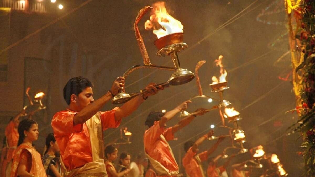 What to Expect During Your First Ganga Aarti in Varanasi – A Beginner’s Guide